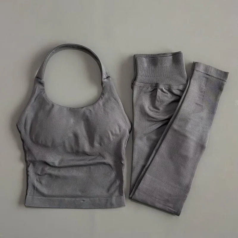 2-Piece Women’s Yoga Set Halter Top Peach Lift Leggings