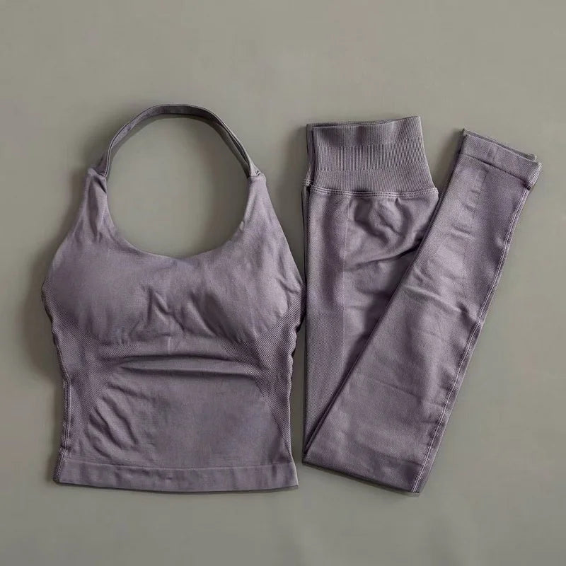 2-Piece Women’s Yoga Set Halter Top Peach Lift Leggings
